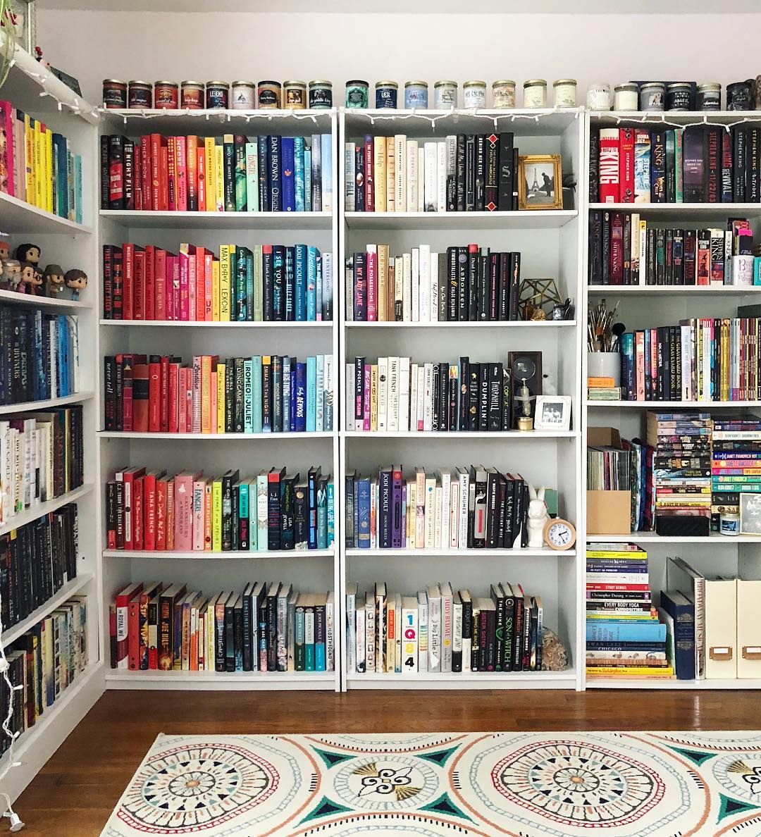 You are currently viewing How to Organize Your Book Shelves
